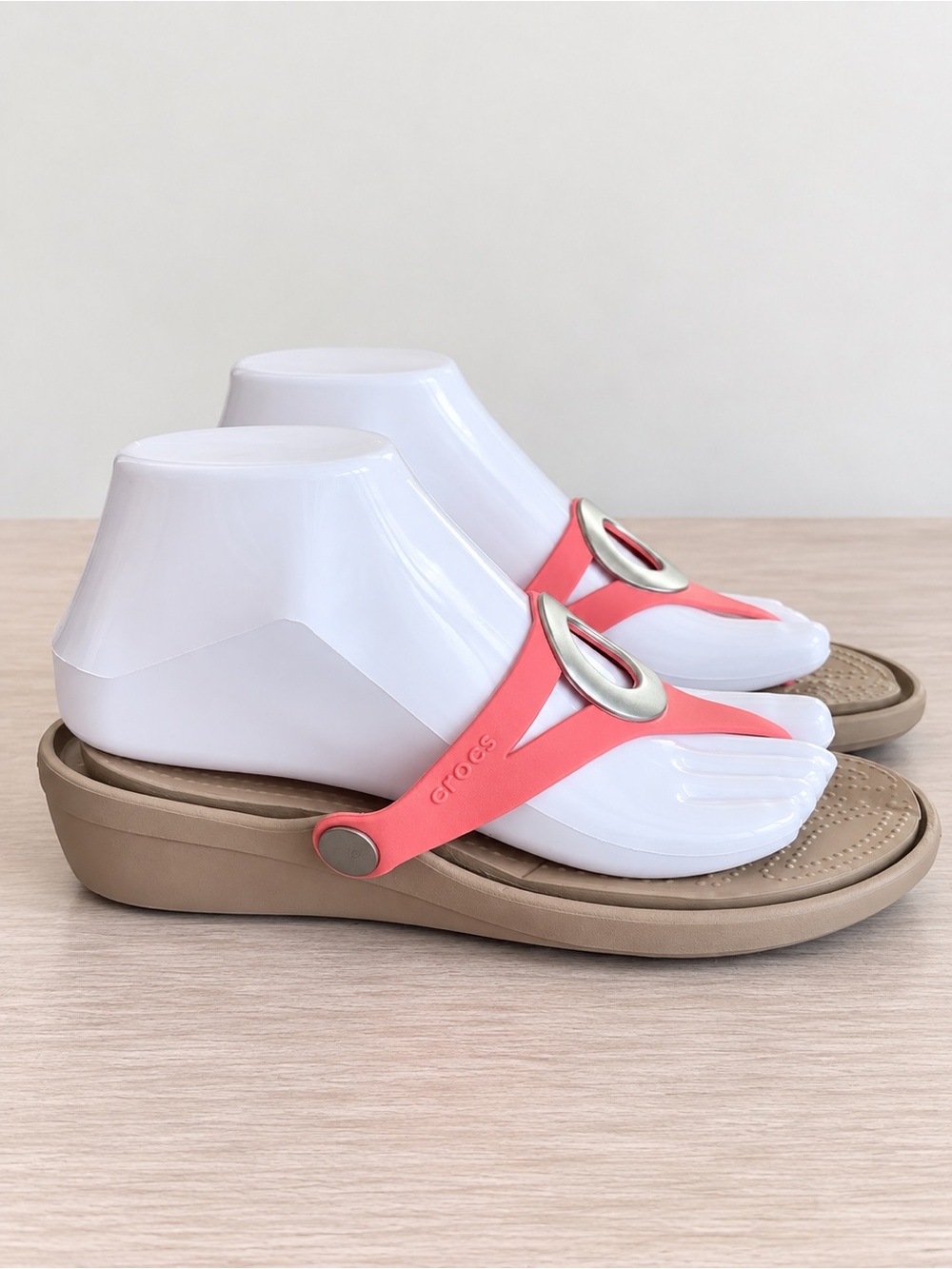 Crocs Women’s Sandals Coral Pink & Taupe Strappy Casual Comfort Size 9